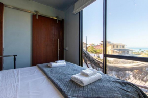 Container com vista para o mar e jacuzzi SUL11